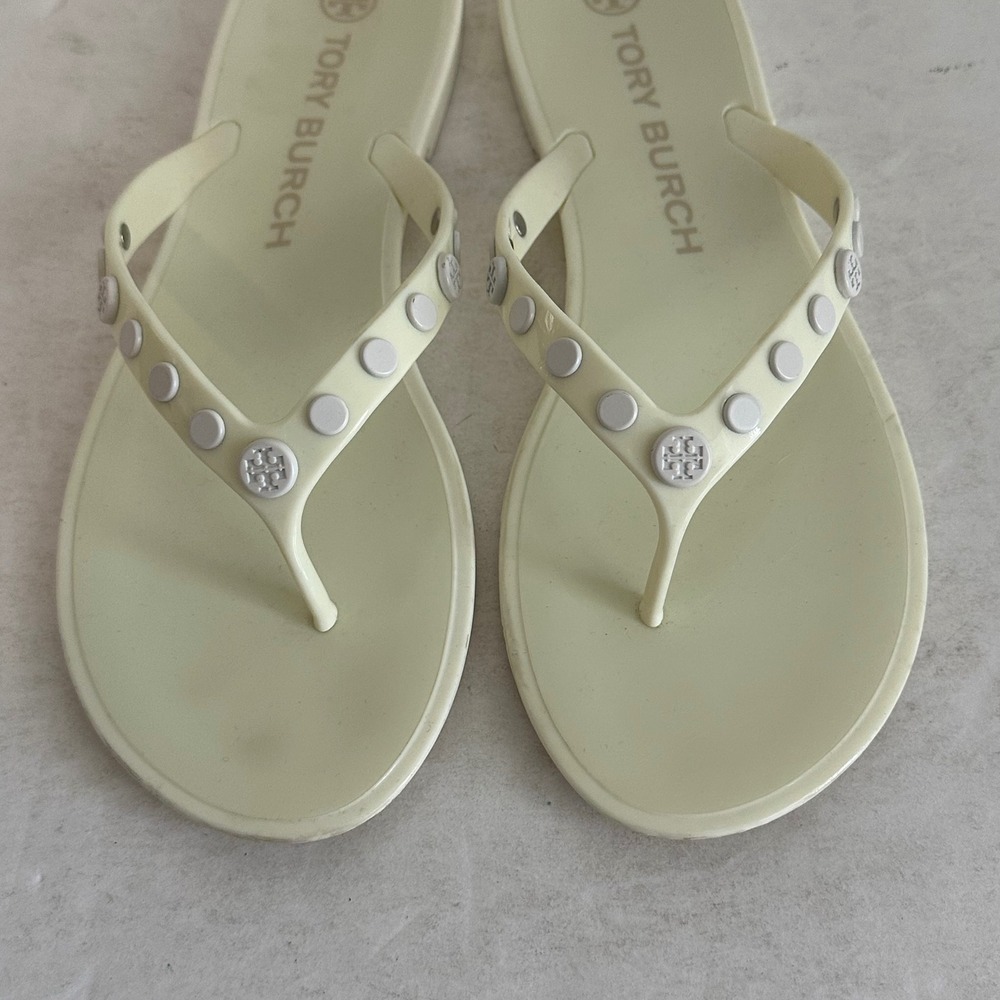 Tory Burch Studded Jelly Toe Post Sandals Size‎ 8 Ivory Resortwear Beach Logo - Picture 2 of 7